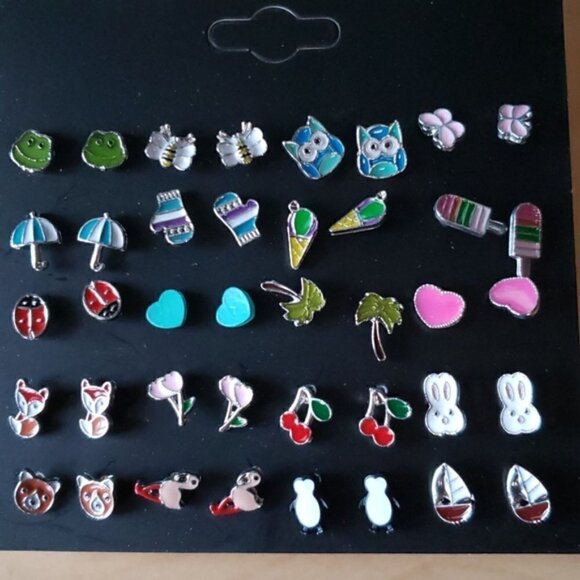 𝅺20 Pairs Of Multi Style Earrings NWOT - Picture 1 of 3